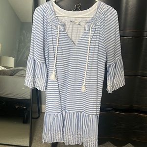 Vineyard Vines. Dress/Swimsuit cover up. Size 6. Good condition. Like new